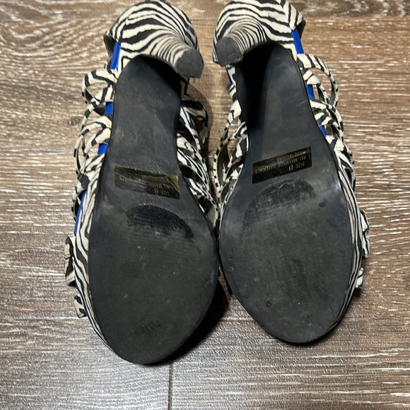 Qupid zebra print 5” heel zipper on back size 8 - Picture 10 of 12